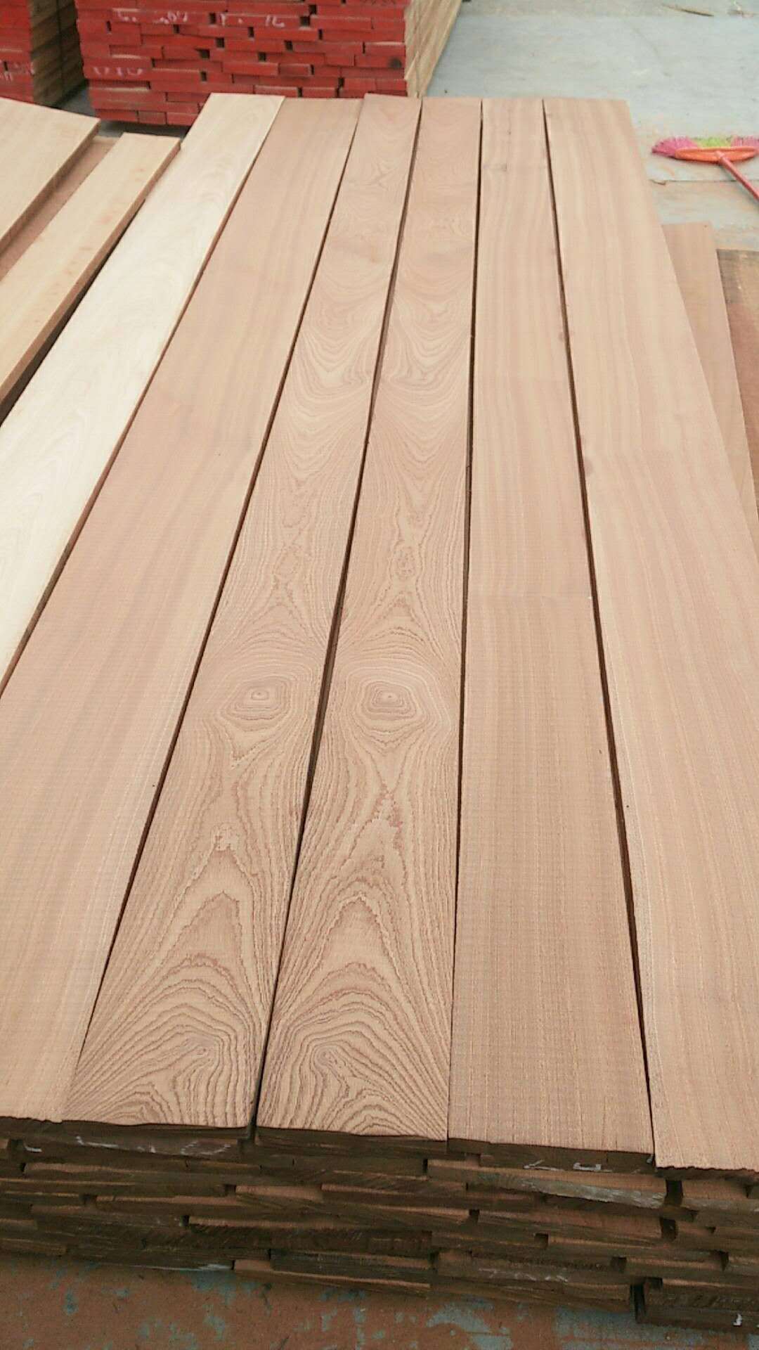 沙比利薄板補(bǔ)倉中。。